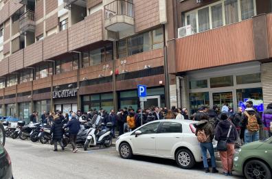 Bari, tutti pazzi per il Covo del Nerd: in fila dal mattino per l'inaugurazione