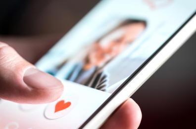 Crush, matching e like: ecco com’è cambiato il corteggiamento al tempo dei social