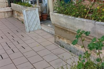 Bari, scoperto svuotacantine abusivo nel Municipio II: materassi ed elettrodomestici abbandonati per strada, cessata l'attività