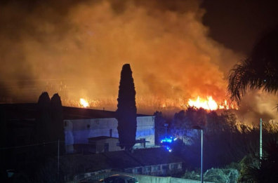 Maratea, grosso incendio distrugge ex polo florovivaistico a Castrocucco