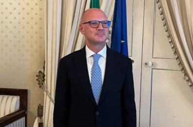 «Ragazzini si alzano e cedono il posto al bar a uomini della mafia locale, considerandoli eroi», l'allarme del Prefetto di Lecce