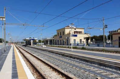 Persone sui binari nel tratto Bari-Foggia, tra Parco Nord e Santo Spirito: ritardi e disagi