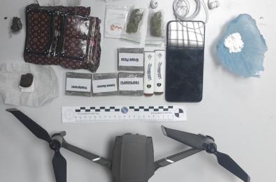 Taranto, la polizia sequestra drone, un cellulare e droga: erano nascosti a pochi metri dal carcere