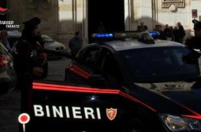 Taranto, nascondeva la pistola nella scarpa del figlio: arrestato 37enne 