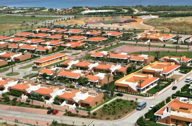 A Brindisi 40 morosi tra le ville nel residence Acque Chiare. Il Comune: «sgomberatele»
