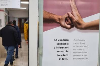 Puglia, la nuova campagna della Regione contro le violenze sui medici. Emiliano la presenta domani a Foggia con il ministro Schillaci
