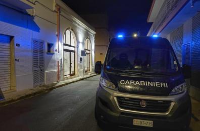 Carmiano, bomba artigianale contro agenzia di consulenza finanziaria: nessun ferito