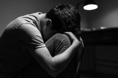 Salento, maltratta per anni il figlio omosessuale: a giudizio immediato