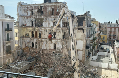 Crollo palazzina Bari, l’ipotesi del danno ambientale