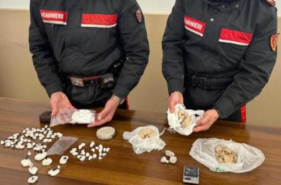 Poggiardo, a casa della nonna con la cocaina: arrestato pusher 20enne