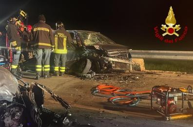 Tre auto si scontrano fra Alberobello e Putignano: otto feriti, coinvolti anche dei bambini. A Gioia del Colle macchina si ribalta, conducente in ospedale