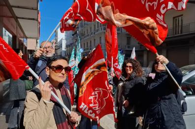 Bari, i dipendenti Feltrinelli in sciopero: «Rivedere i buoni pasto e i premi di risultato»