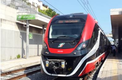 Paura sul treno Bari-Putignano: senza biglietto, minaccia il capotreno con un coltello. Arrestato