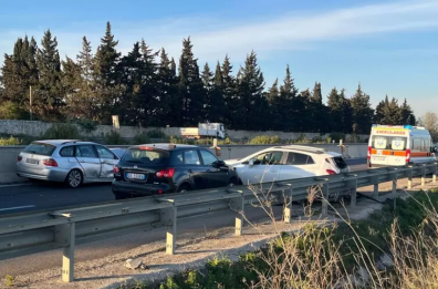 Brindisi, scontro tra quattro auto sulla SS7: sette i feriti