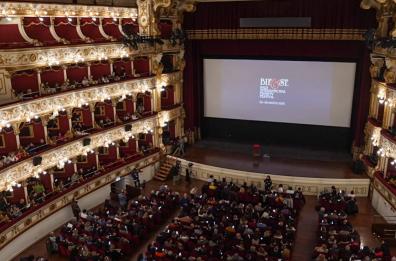 Bifest 2025, gran chiusura al Petruzzelli con Carlo Verdone e Matilda De Angelis
