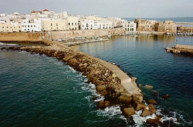 Gallipoli, dalle acque di Canneto emerge anche uno scooter 
