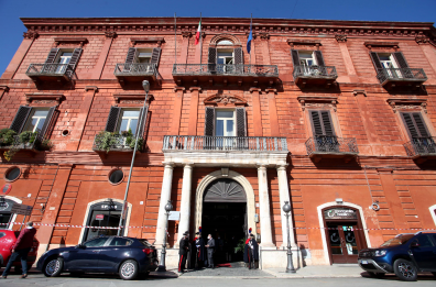 Isee basso, il Tar rigetta ricorso di un commerciante albanese a Bari e gli nega la cittadinanza: «Il Covid è una scusa, ci riprovi»