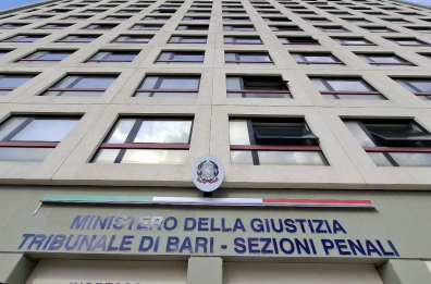 Bari, processo a Caracciolo: nel mirino il pranzo «spiato» dai finanzieri. Slitta ancora l’esame del colonnello Leo