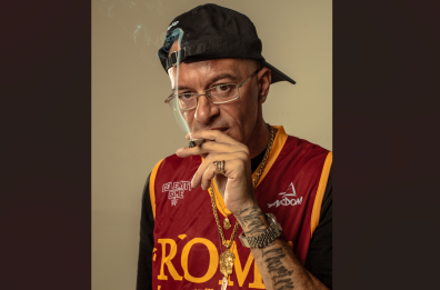 «Il coraggio in noi stessi ci salva dal sistema corrotto», il rap di Chicoria torna con «Due Lettere Dopo»