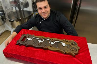 Settimana Santa, a Mottola la «troccola» diventa di cioccolato grazie al pasticciere Gianluca Trisolini