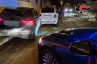 Squinzano, non si ferma all'alt dei carabinieri e impatta contro un'auto durante l'inseguimento: arrestato 47enne