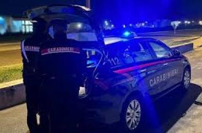 Acquaviva, tentano rapina in gioielleria: il proprietario reagisce e scaccia i malviventi