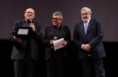 La serata finale del Bif&st, sul palco del Petruzzelli Carlo Verdone: «Tornare a Bari per me è una gioia»