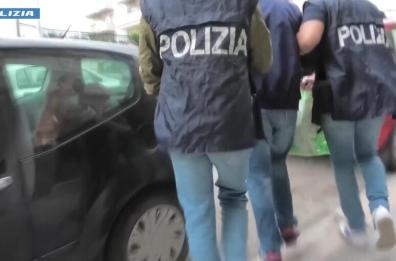 Clochard ucciso a Bari per provare una pistola: chiesto giudizio immediato per il fratello 21enne del boss