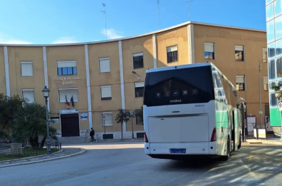 Ad Andria bus turistici senza regole: «Serve un parcheggio con servizi per i viaggiatori»