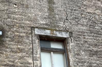 Dichiarato inagibile palazzo disabitato a Foggia: si teme un crollo della struttura