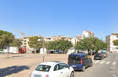 Bari, maxi incidente in via Omodeo: scontro tra 4 auto, una moto e una bici