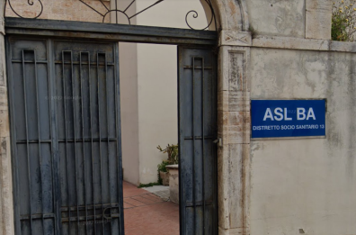 Turi, cadono calcinacci al poliambulatorio: attività sanitarie trasferite a Gioia Del Colle