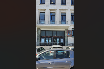 «Bari, il miracolo dopo la visita per l'invalidità alla sede Inps: una donna si alza dalla sedia a rotelle e riprende a camminare»