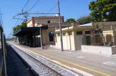 Persona investita sui binari: circolazione dei treni ripresa tra Monopoli e Fasano, ritardi e cancellazioni