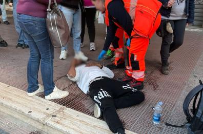 Bari, preso a pugni perché chiedeva l'elemosina vicino la stazione: ricoverato
