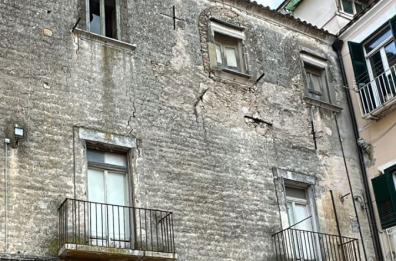 Le lesioni ad un palazzo diventano ferite al cuore