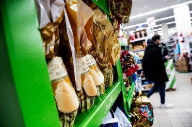 Sarà una Pasqua «amara» con la sorpresa dei rincari: prezzi alle stelle per uova e colombe. Anche viaggiare costerà di più