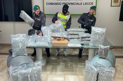 Fermato vicino all'Ecotekne con 700 grammi di marijuana, nella sua masseria la finanza ne trova altri 27 kg