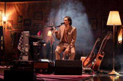 «Sul palco senza troppi calcoli, ogni concerto è sempre diverso»: Ermal Meta in tour tra musica e teatro