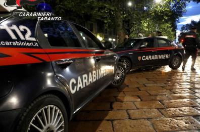 Massafra, parcheggiatore abusivo minaccia una donna davanti ai carabinieri in divisa: arrestato  53enne