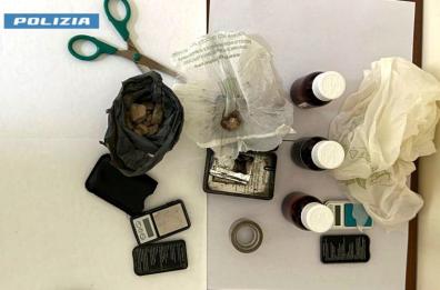 Fermato in auto con hashish e cocaina, arrestato 34enne nel Potentino