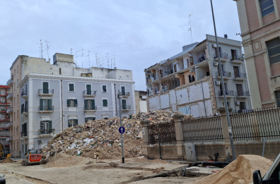 Bari, crollo della palazzina in via Pinto: la rimozione delle macerie al civico 16 fino a venerdì 18