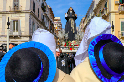 Taranto, obbligo di verifiche statiche ai balconi per invitare gli amici a vedere i Riti