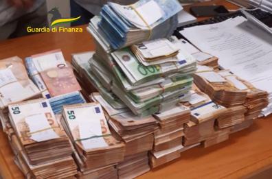 «Se non paghi veniamo a prenderti sotto casa»: prestiti per 600mila euro, 4 arresti a Trani per usura