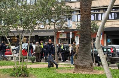 Rissa in piazza Moro a Bari, spinge vigilessa e la fa cadere: 24enne tunisino a giudizio