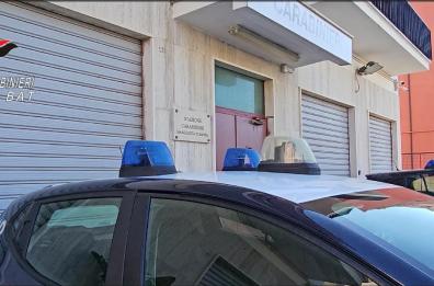 Margherita di Savoia, picchia quotidianamente la compagna davanti alla bambina di 5 anni: arrestato 35enne