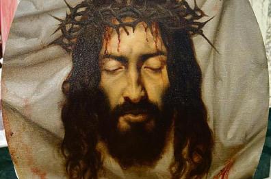 Spirituale e metafisica, l’arte di Roberto Ferri in processione per il Venerdì Santo di Taranto