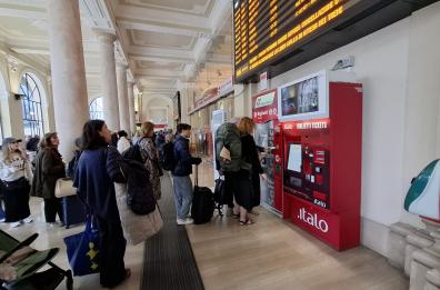 Treni, ancora disagi per chi è diretto in Puglia: 3 ore di ritardo sull'Alta velocità, 5 sugli Intercity VIDEO