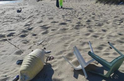Porto Cesareo, spiagge ripulite dai rifiuti in vista di Pasqua e Pasquetta