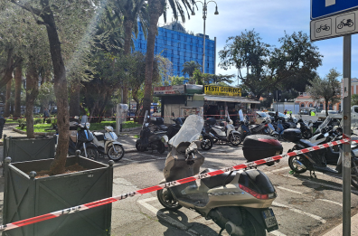 Lavori in piazza Moro a Bari, commercianti tra preoccupazione e rabbia: «Siamo in difficoltà ma nessuno ci aiuta»